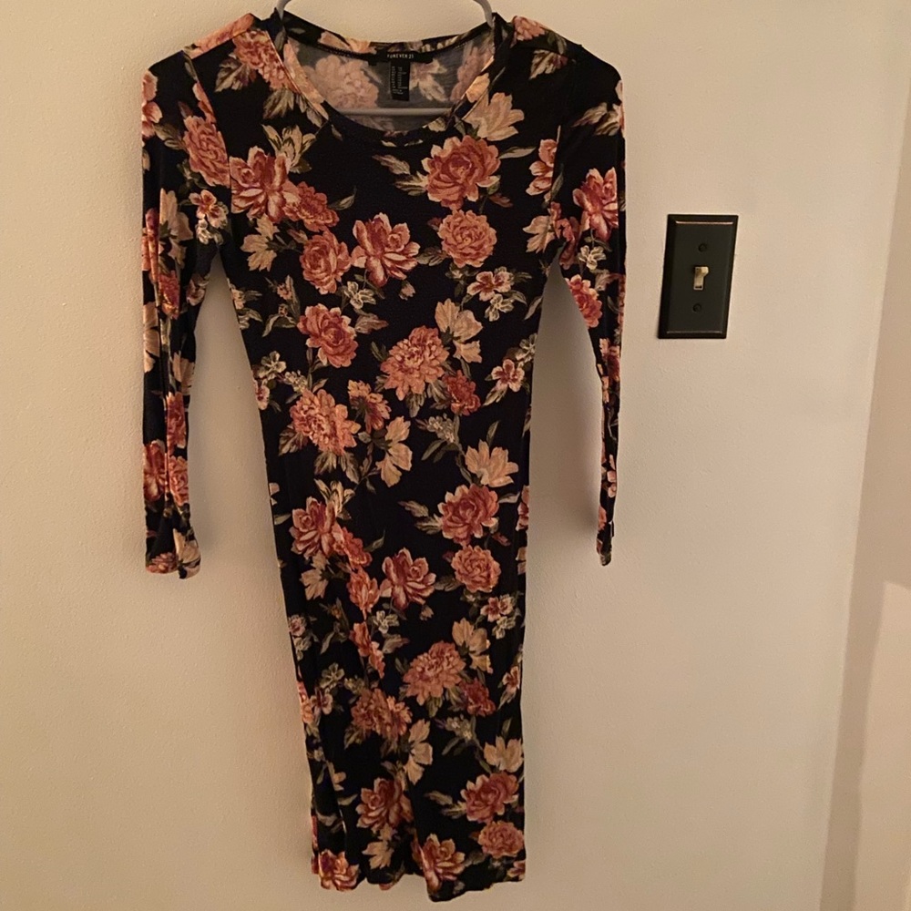 Forever 21 XS Floral Fitted Dress